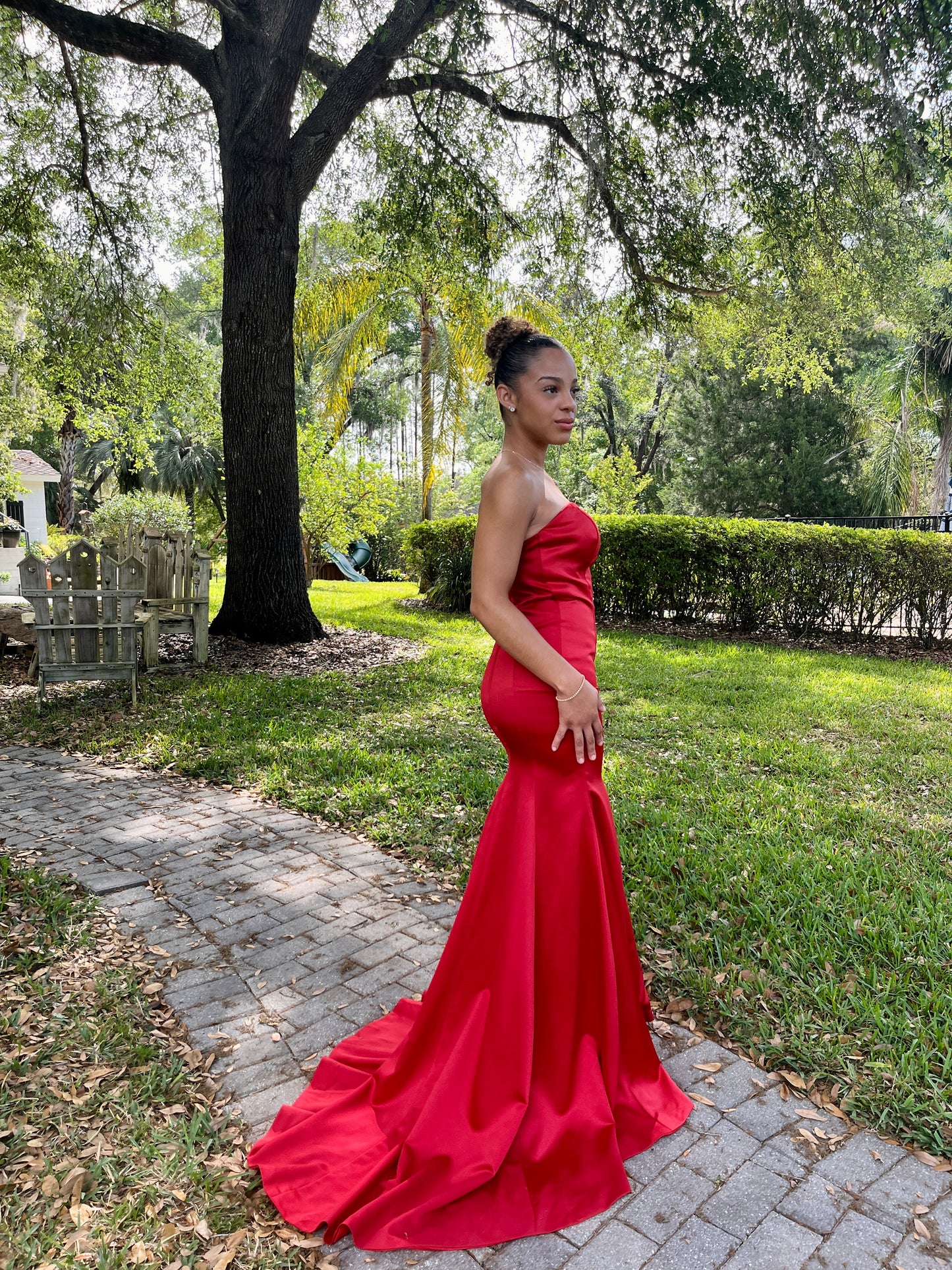 Sleeveless Scarlet Gown