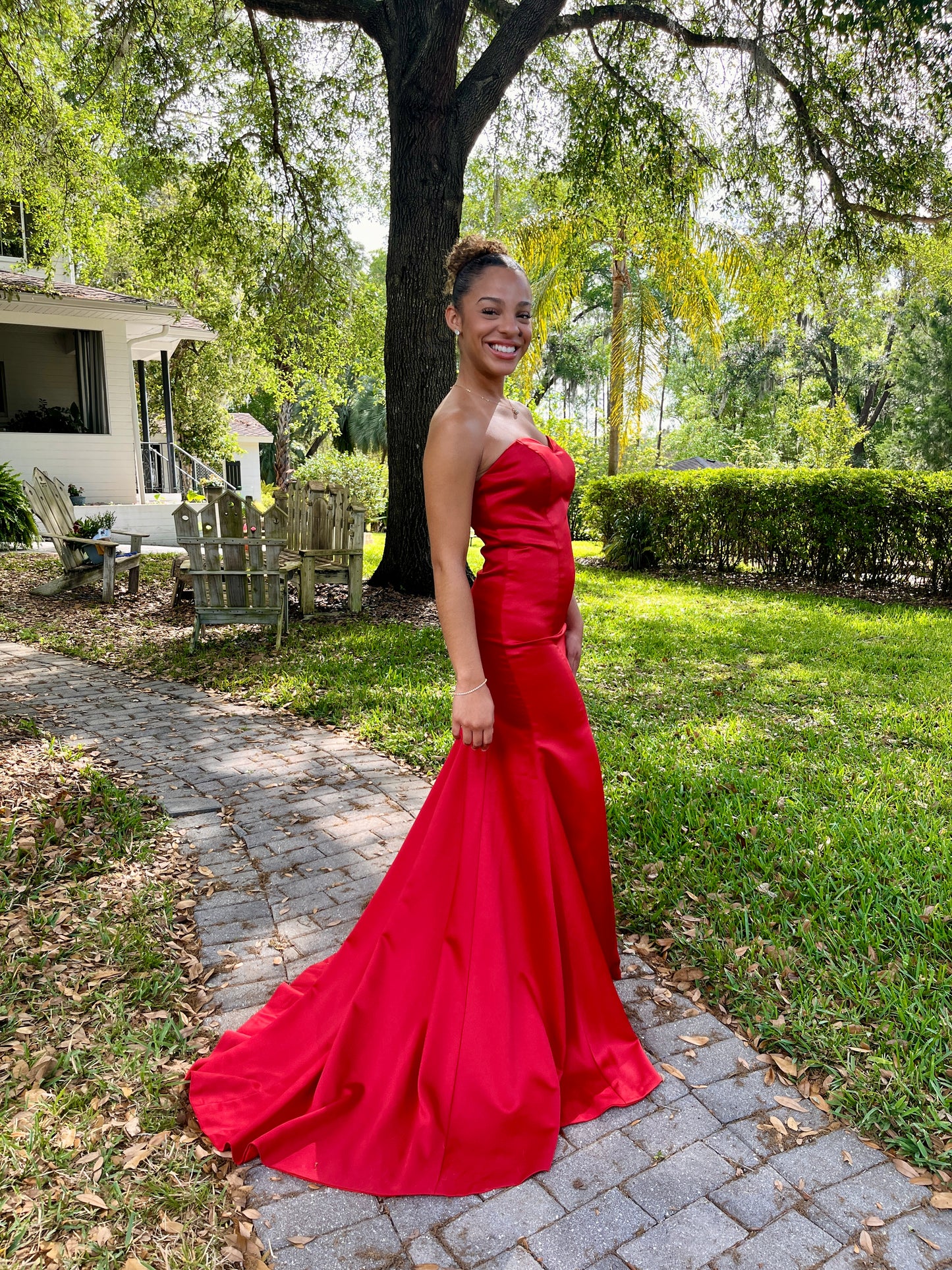 Sleeveless Scarlet Gown