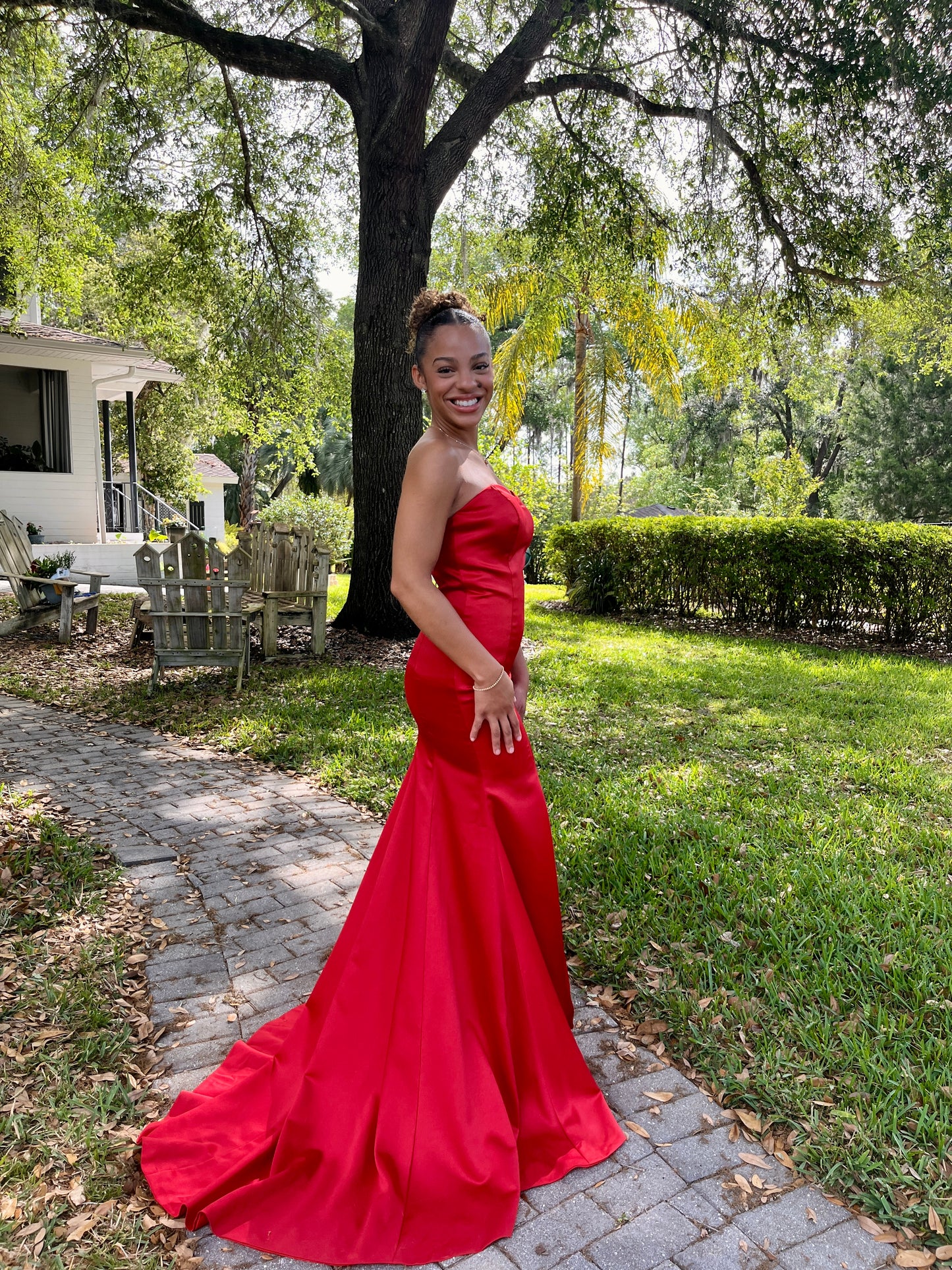 Sleeveless Scarlet Gown