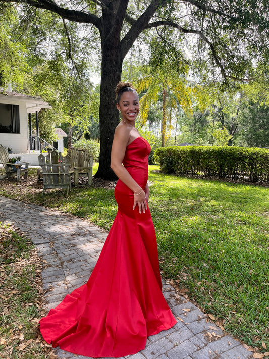 Sleeveless Scarlet Gown