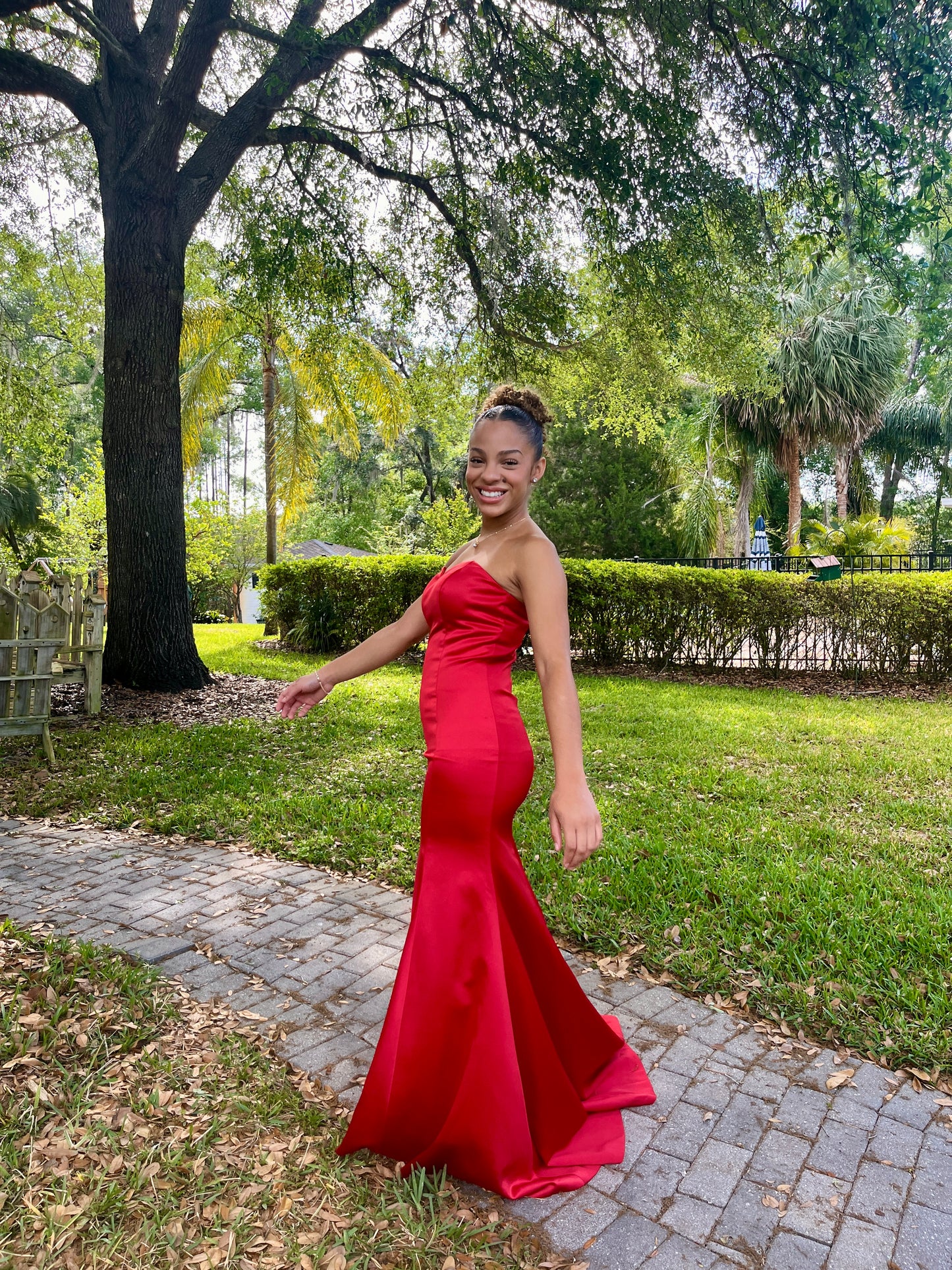 Sleeveless Scarlet Gown